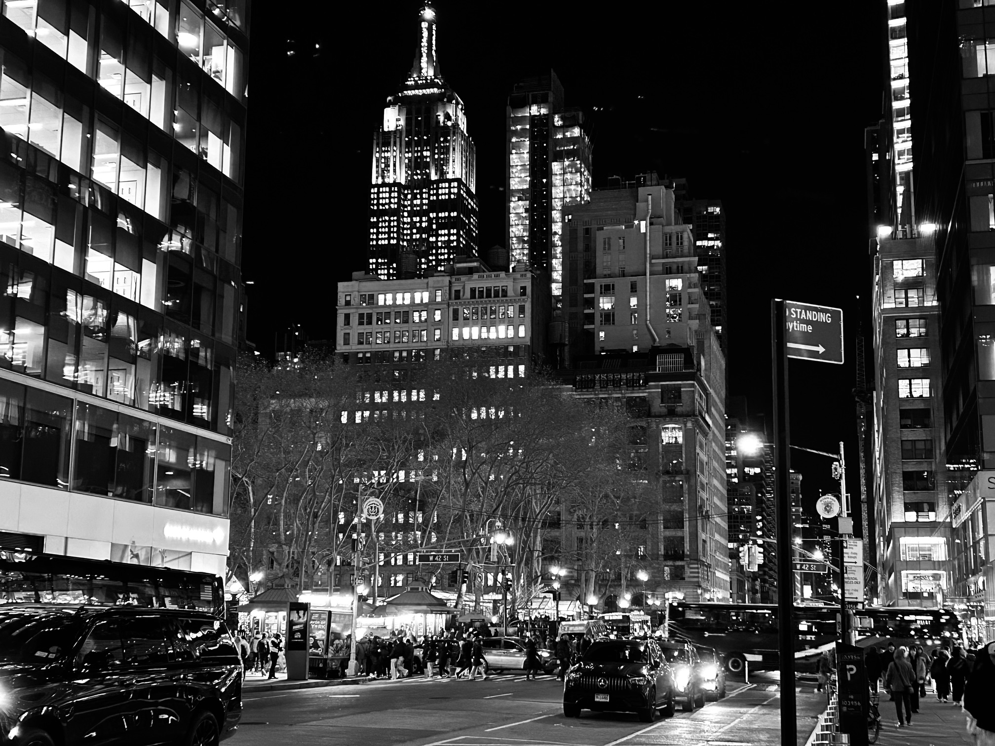 A black and white image of the New York City skyline taken by Andreas Fickers.